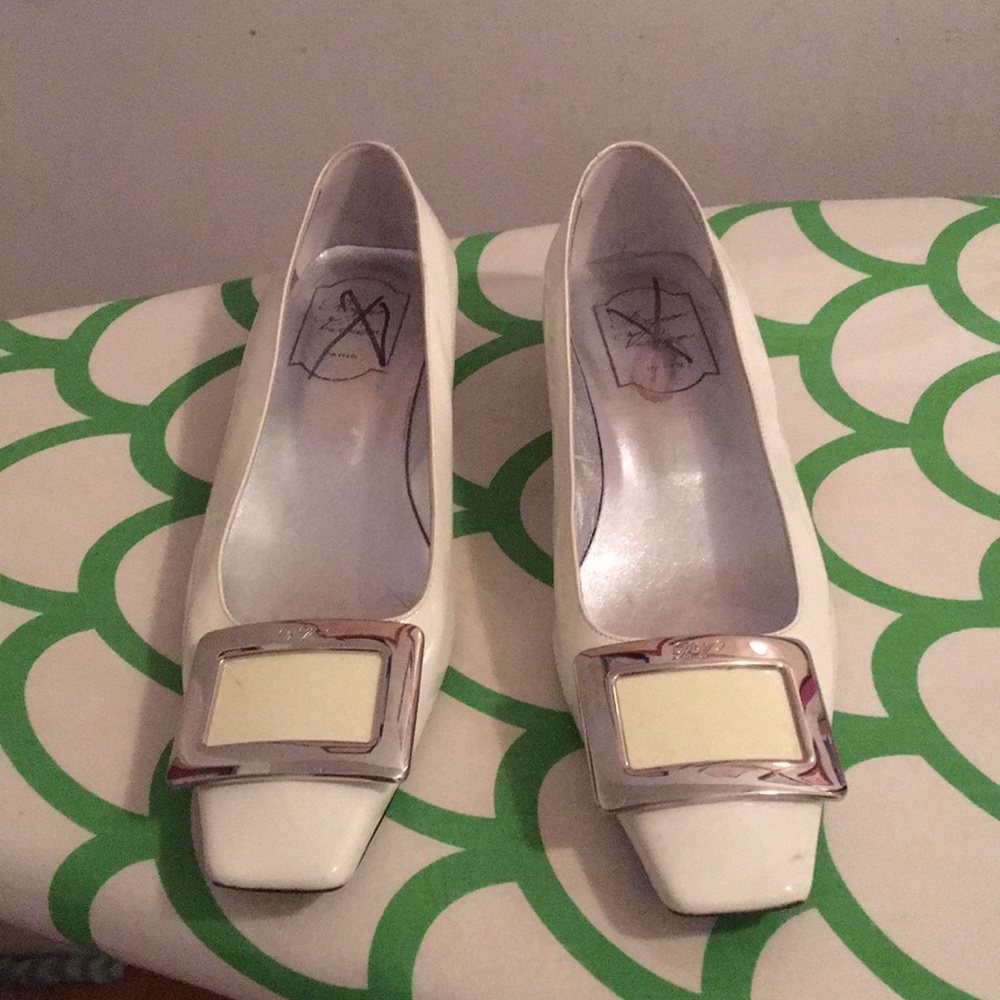 Roger Vivier low heel pump size 37.5